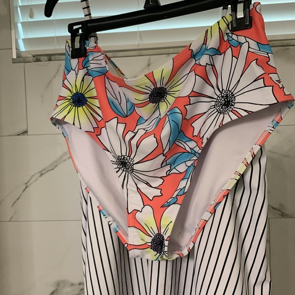 Cupshe two pieces bathing suit size xl - Picture 2 of 5